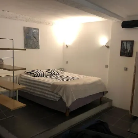 Apartment Centre Proche Gare Avec Cour Privee Carcassonne